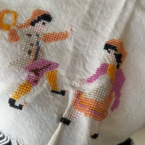 Embroidered Capri Fringe Linen Decor Country Horse and Carriage Design Stitched - Picture 6 of 15